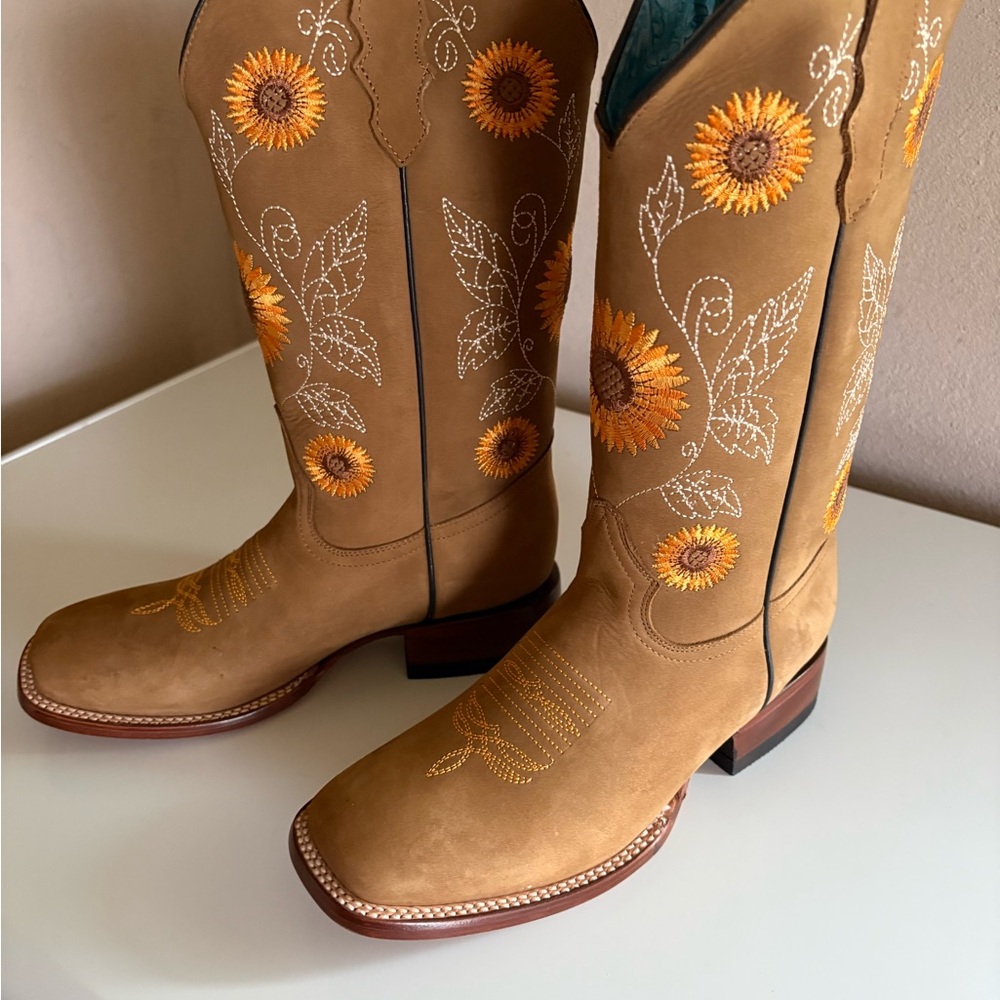 Sunflower Embroidered Tan Western Boots - Women's - Picture 3 of 6
